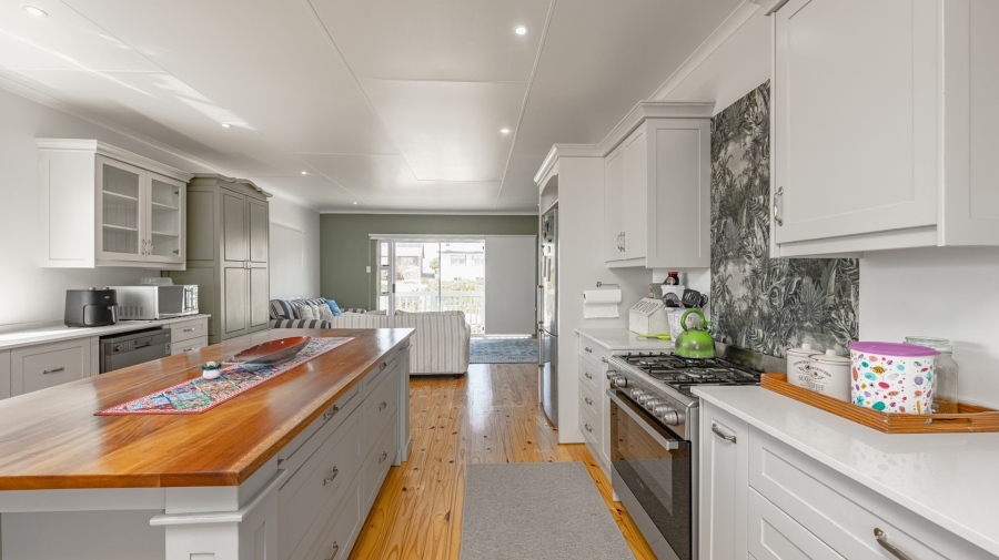 4 Bedroom Property for Sale in Struisbaai Western Cape